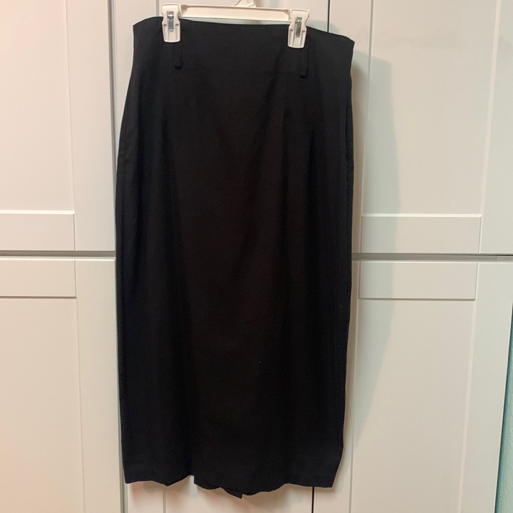 Black, shin length pencil skirt. Sz 11/12